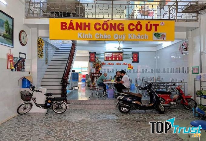 Quán bánh cống Cô Út