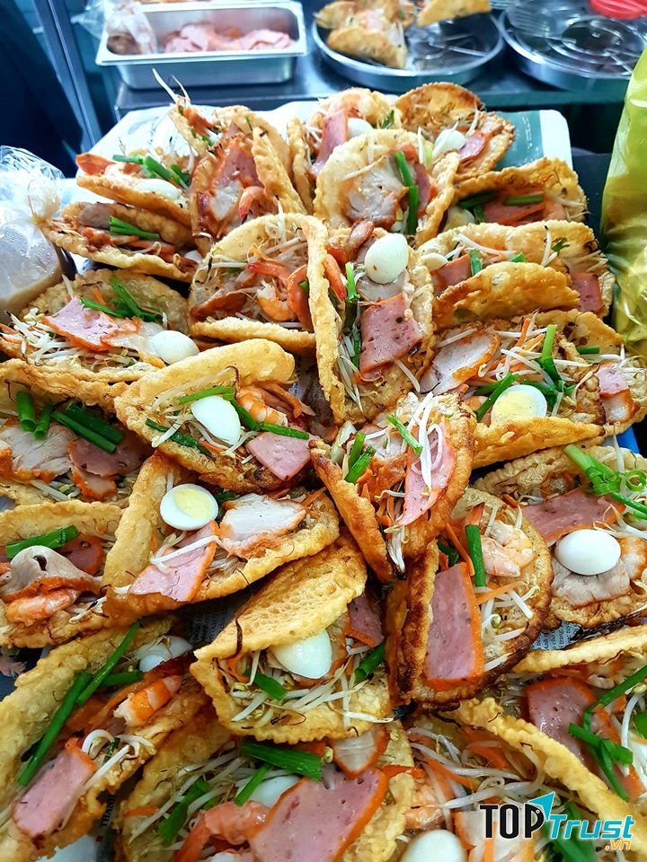 Những chiếc bánh được chiên vàng ươm