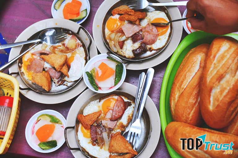 Bánh mì thập cẩm Hòa Mã