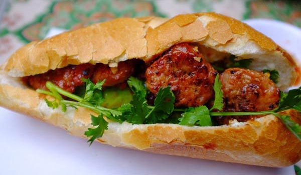 Bánh mì thịt nướng 37 Nguyễn Trãi