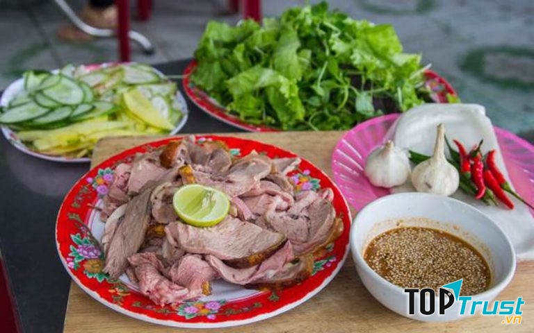 Bê thui vàng Nguyễn Thông làm say đắm lòng người