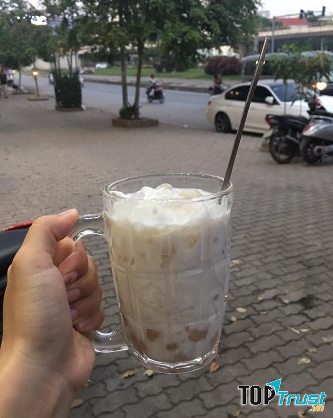 Những li dừa dầm của quán Bếp Mẹ Bông đã níu giữ được rất nhiều trái tim của khách hàng từng ghé qua.