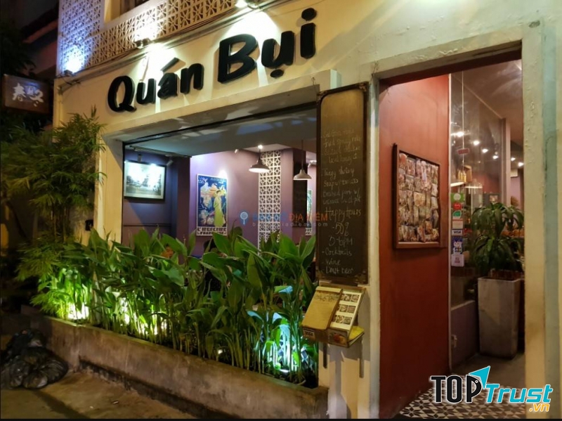 Quán ăn yên tĩnh , không gian với phong cách xưa