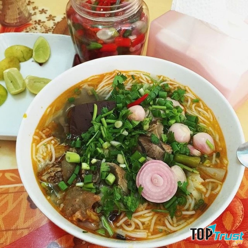 Bún nạm gân Bà Diệu