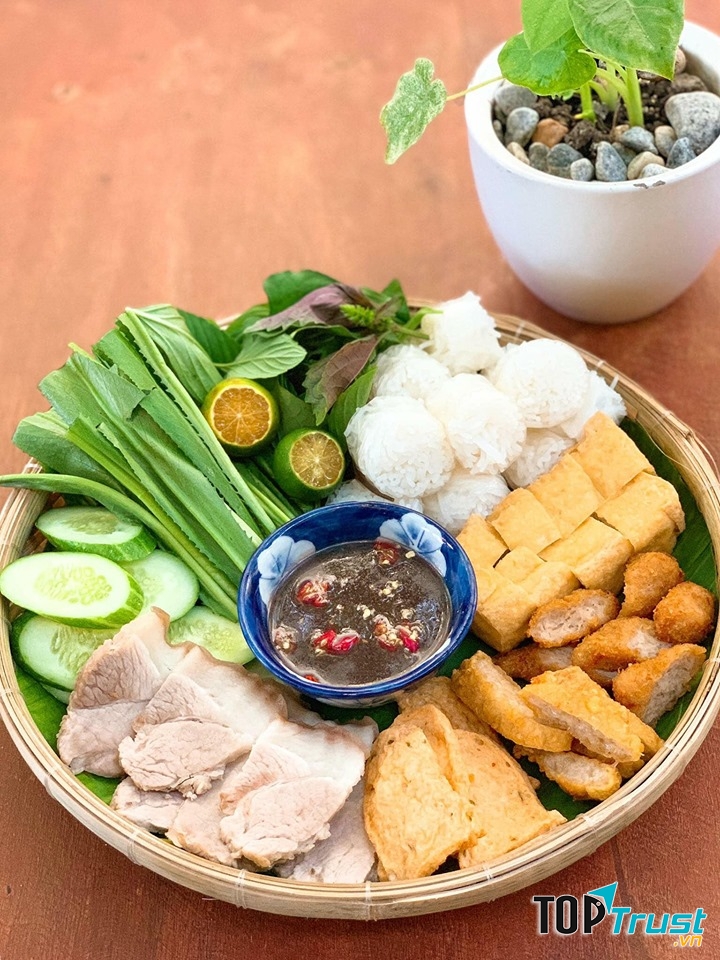 Bún đậu mắm tôm tại Ngõ 18