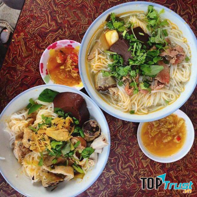Bún măng gà