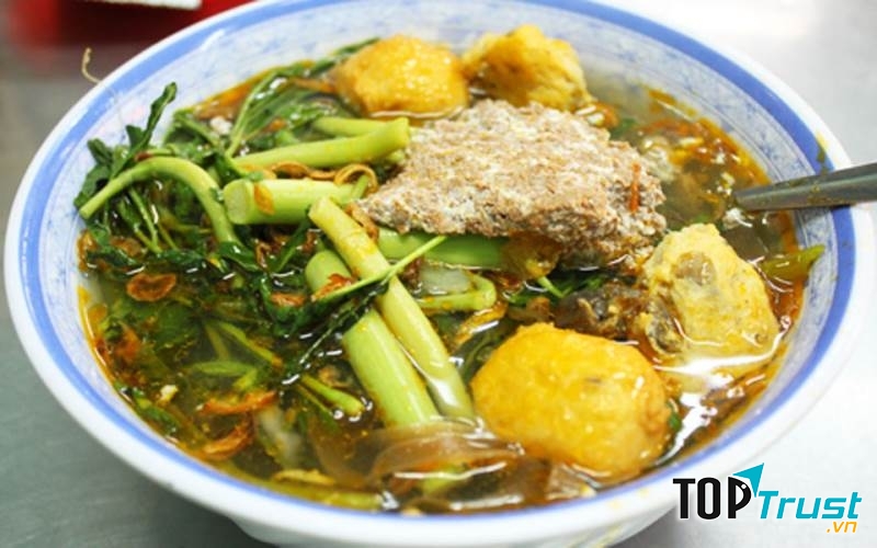 Quán Bún Miến và Bánh Đa Cua Hải Phòng là quán ăn ngon gần Học Viện Ngân Hàng