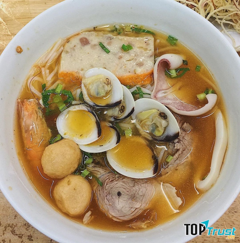 Quán bún thái cô Trinh