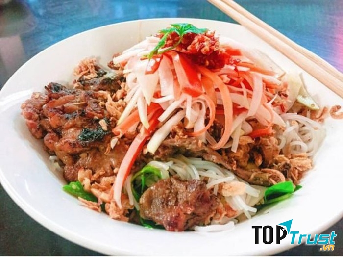 Bún thịt nướng ngon