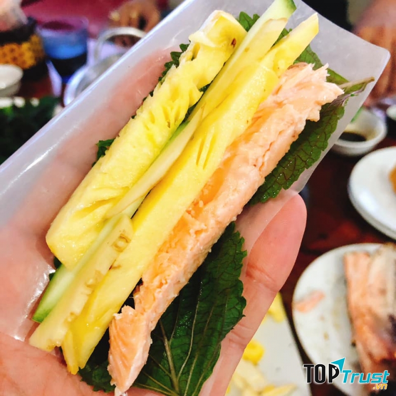 Cá hồi được chế biến sạch sẽ, dù ăn chín, hay ăn gỏi đều đảm bảo vệ sinh.