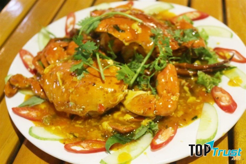 Tên quán là vậy nhưng ngoài cá ra ở đây cũng còn nhiều món cho bạn tha hồ lựa chọn như gà, tôm,...