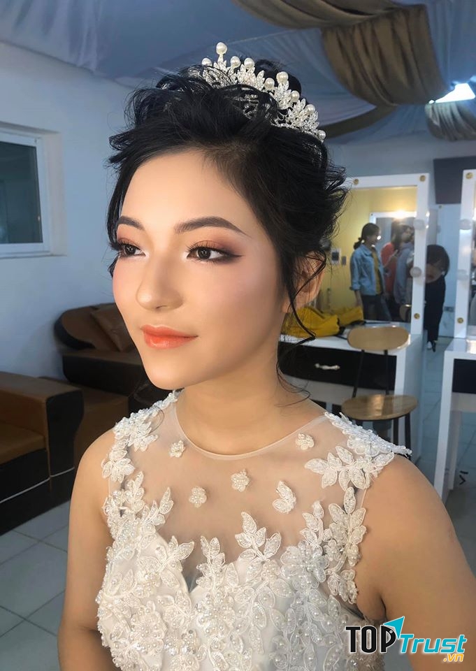 Quân Cá Makeup Academy