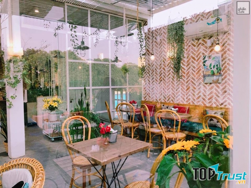 Quán cafe/nhà hàng trên cao