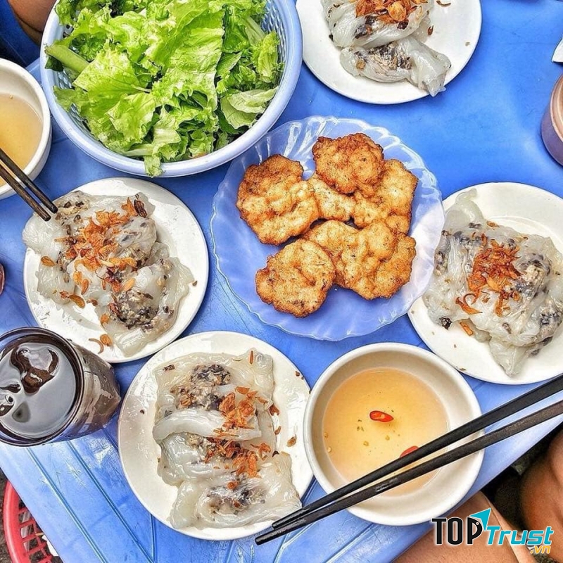 Quán Cây Bàng - Bánh cuốn chả mực
