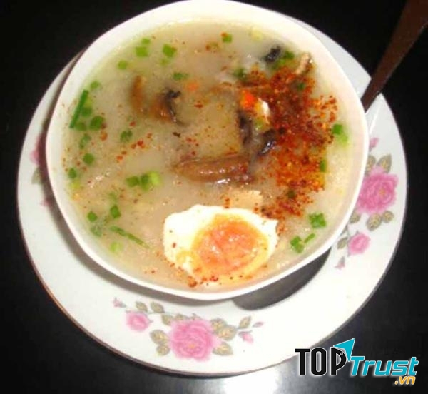 Cháo cay - món ăn nổi tiếng tại Hải Phòng.