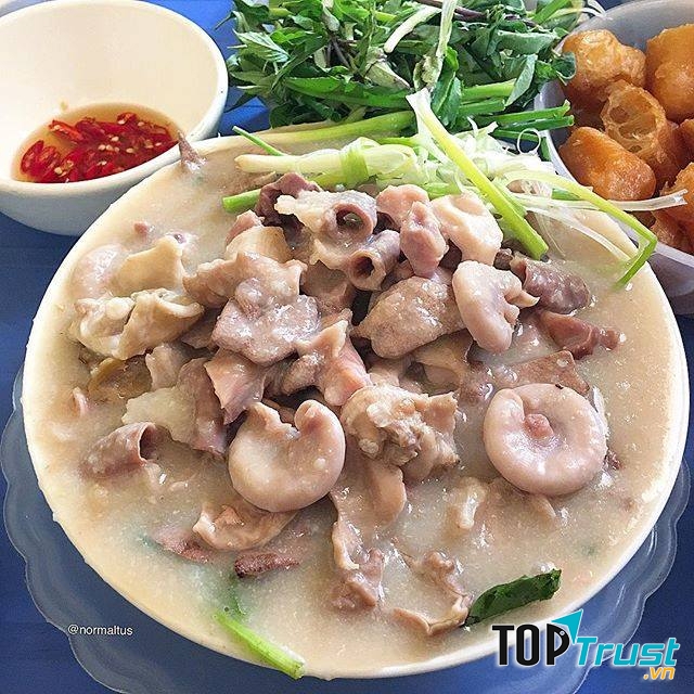 Quán cháo lòng tiết canh Hướng Đạo