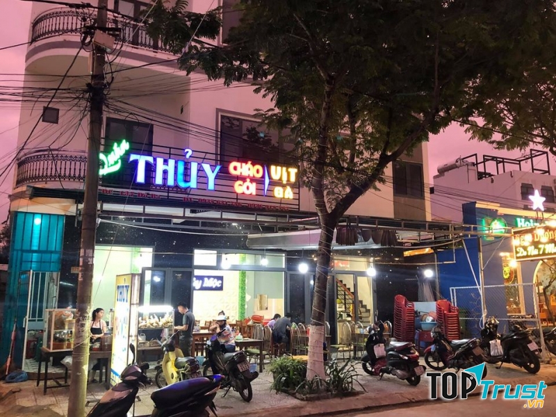 Quán cháo vịt Thủy
