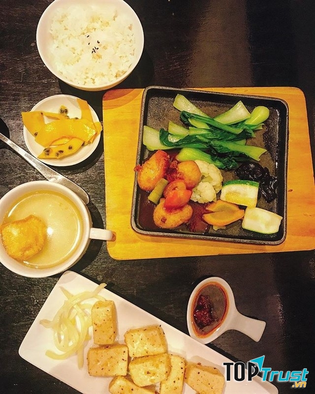 Đồ ăn tại quán