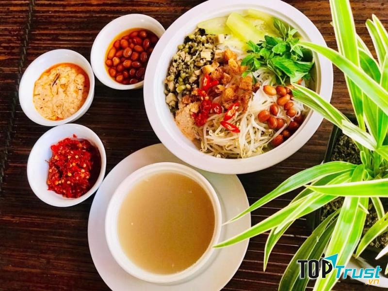 Cơm hến chay của quán chay Thiền Tâm Huế