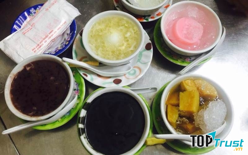 Chè Hà Ký là một trong những quán chè ngon nhất tồn tại khá lâu năm trên địa bàn quận 5