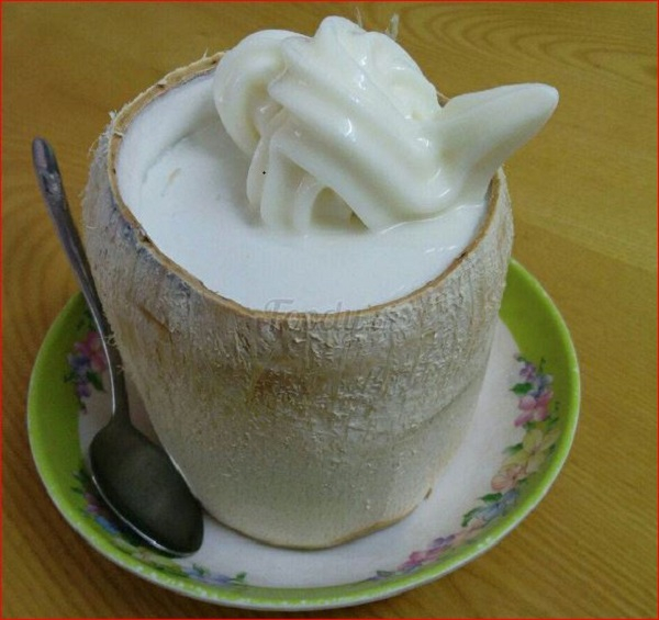 Kem trái dừa tại quán