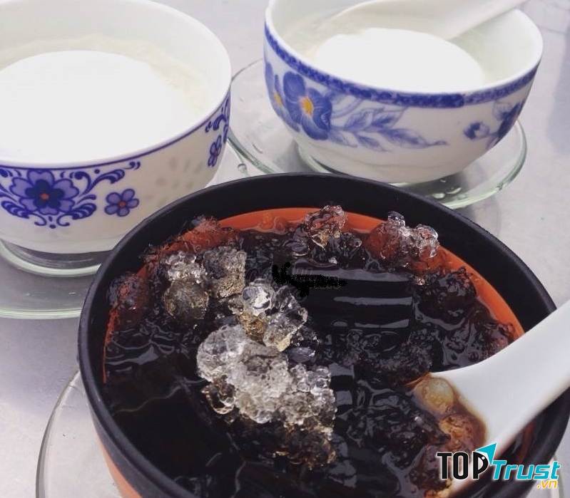 Quán chè Lâm Thạnh là quán chè lâu năm ở quận 5