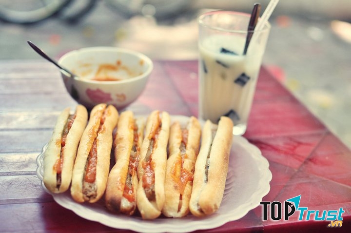 Quán ăn trong ngõ ngon nhất Hải Phòng - Quán Chè Thái & Bánh Mì Cay – Đinh Tiên Hoàng