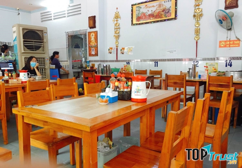 Không gian rộng rãi ở quán