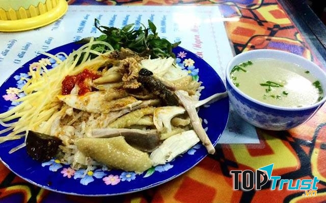 Quán Cơm gà Bà Nga là một địa chỉ ăn cơm gà ngon nức tiếng mà bạn không nên bỏ nỡ