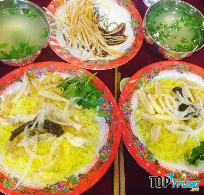 Cơm gà Cô Mận