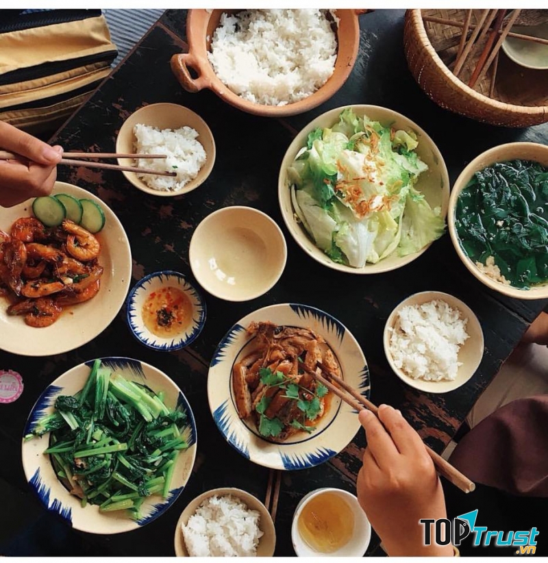 Quán cơm Ngày 3 Bữa