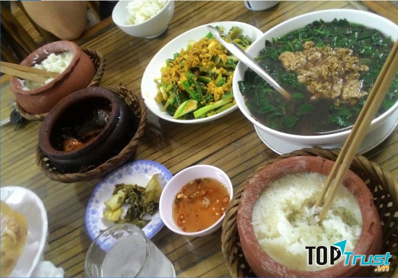 Quán Cơm Niêu Gia Đình