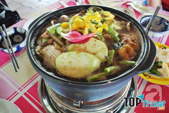 Lẩu mắm Dạ Lý