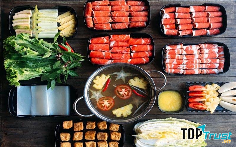 Đến với Food Street, bạn có thể thưởng thức nhiều loại lẩu khác nhau