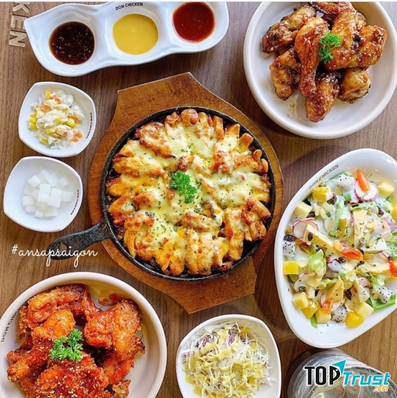 Don Chicken cũng là địa chỉ sở hữu món gà phô mai hấp dẫn được các tín đồ ẩm thực tích cực ủng hộ