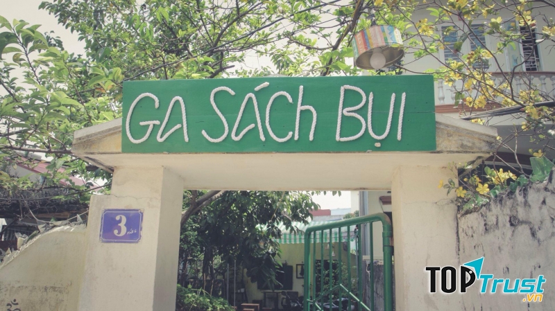 Quán Ga sách bụi