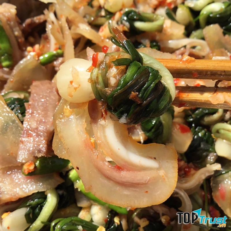 Quán gân Kiệu ở kiệt gần đường ray Ngự Bình