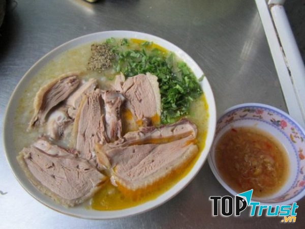 Cháo vịt tại quán Góc Nhà Lá