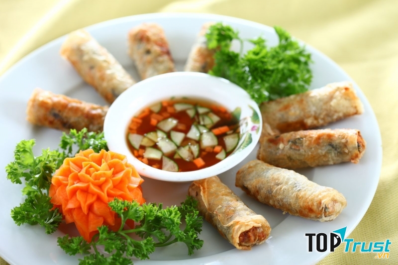 Món chả nem tại quán Goodmorning Hà Nội