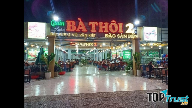 Không gian quán rộng rãi, thoáng mát