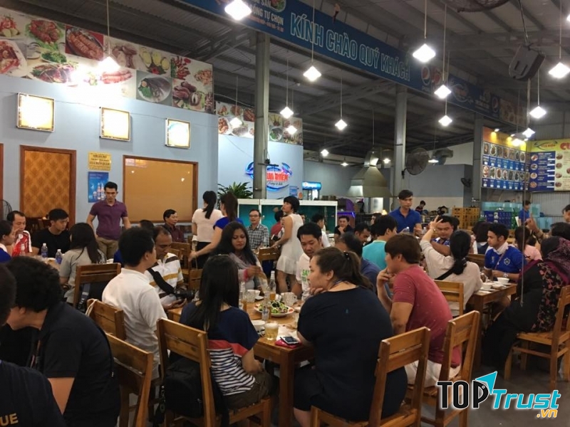 Hải sản Biển Mặn giá rẻ và đậm chất biển