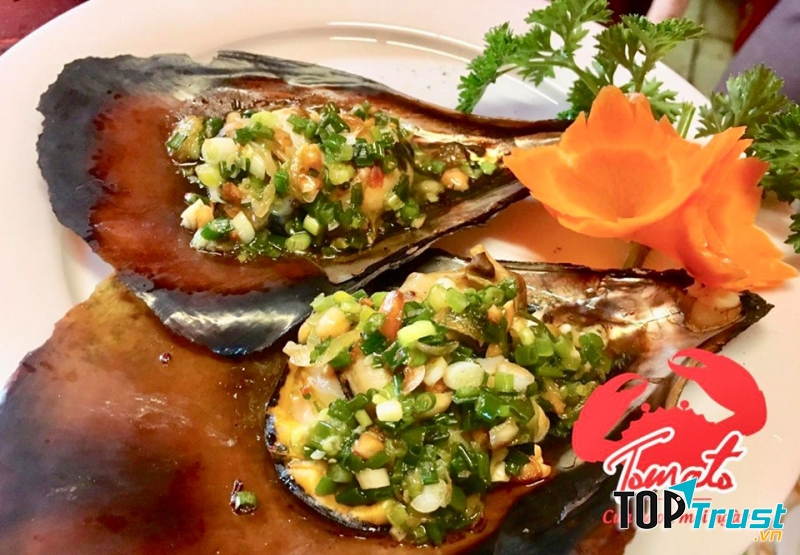   Một phần hàu nướng của quán thường có 4 – 5 con