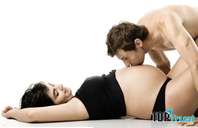 Quan hệ tình dục là cách tiết ra hocmon giúp mẹ bầu dễ dàng chuyển dạ