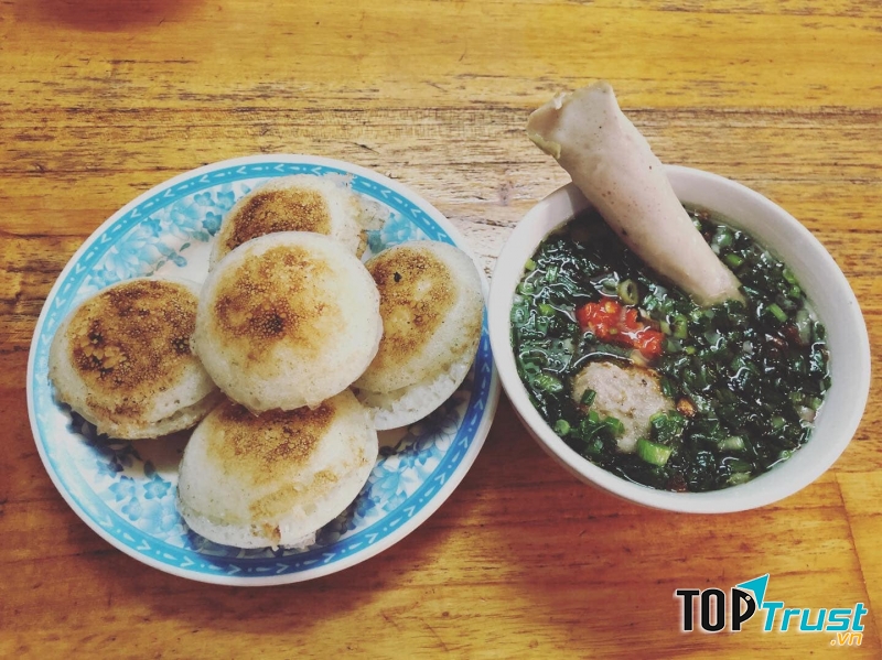 Quán Hoa - Bánh Căn & Mì Quảng