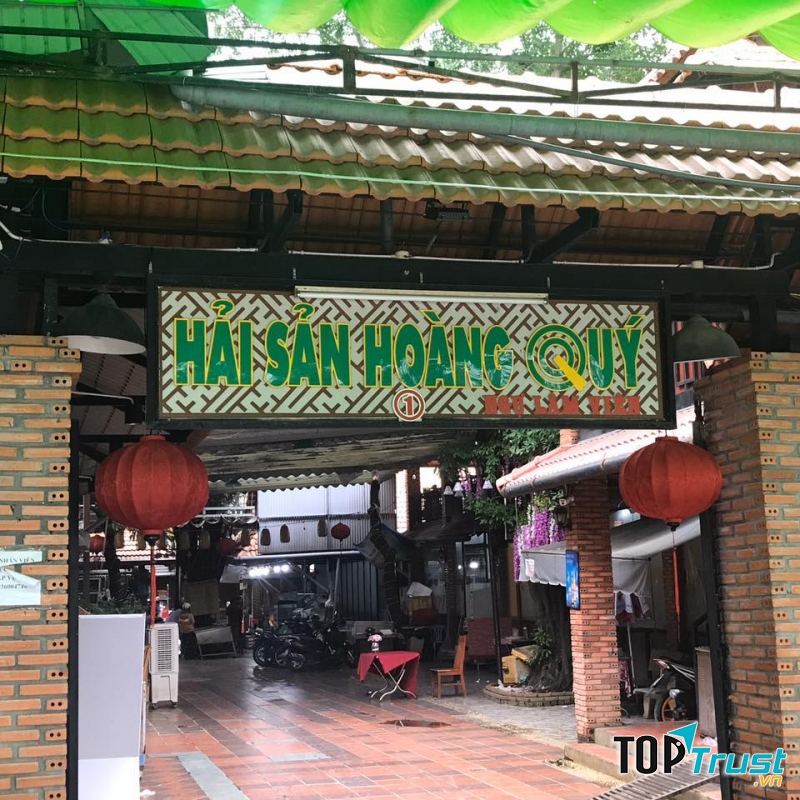 Quán Hoàng Quý là một trong những quán hải sản ngon và nổi tiếng nhất ở Biên Hòa
