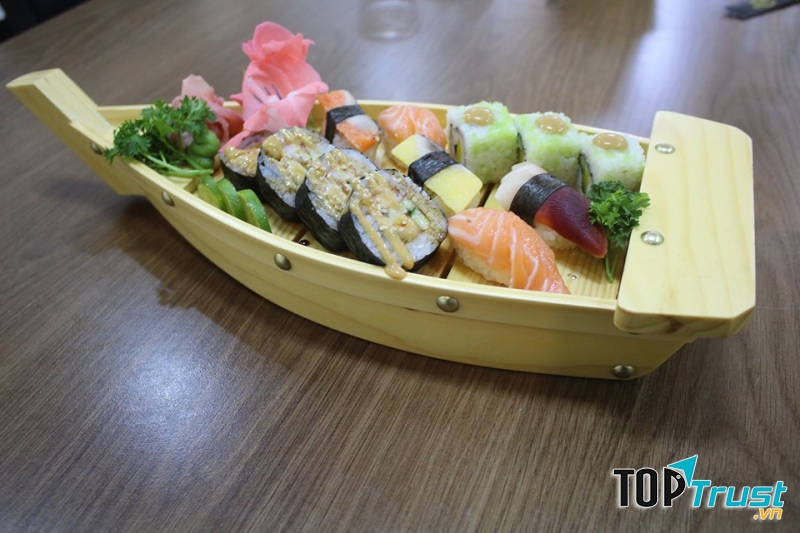 Sushi thơm ngon, hấp dẫn tại quán