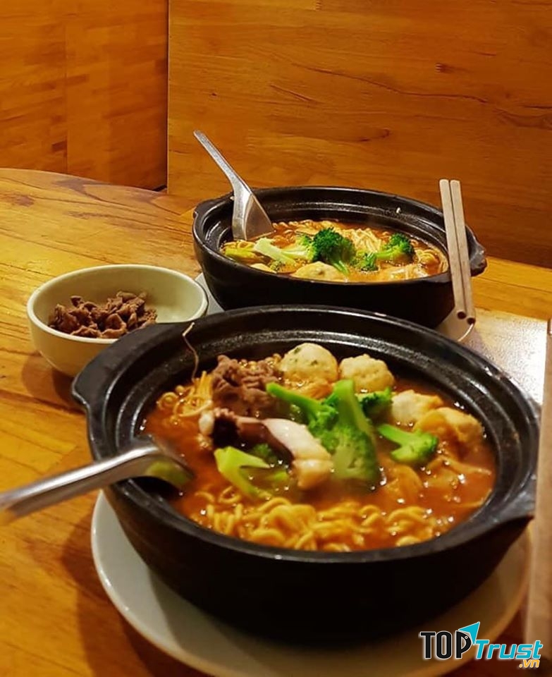 Quán ITADA nổi tiếng nhất là món mì cay Hàn Quốc với đủ mọi cấp độ từ 1 đến 7