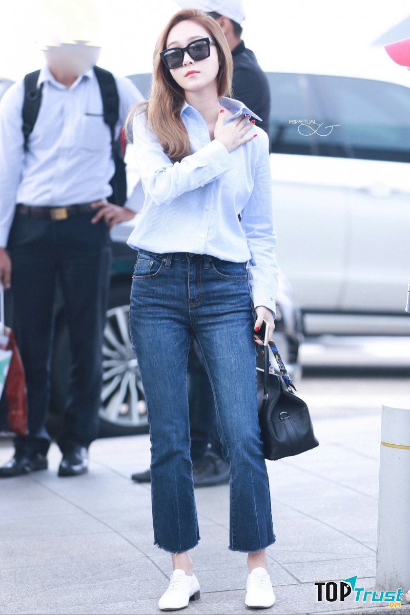 Quần jeans lửng ống loe