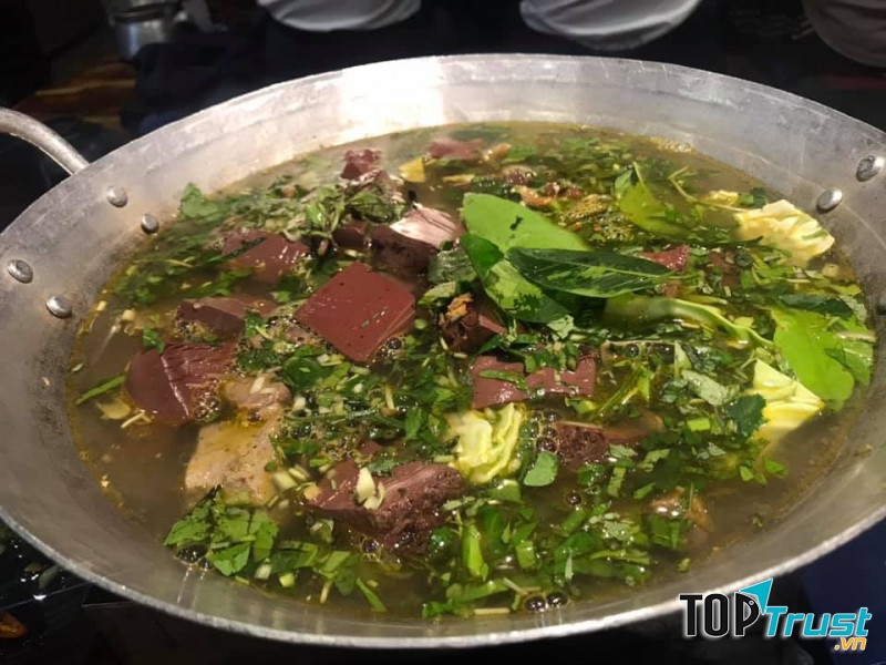 Món ăn được chế biến đảm bảo vệ sinh tại Quán Kiến