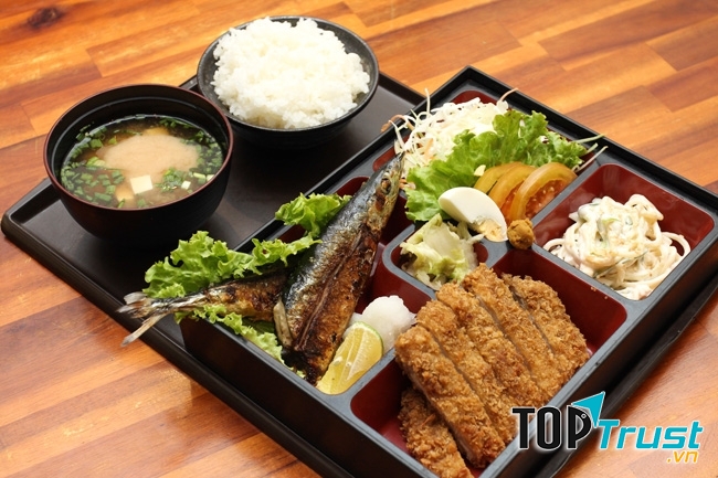 Suất cơm Nhật của Kita Guni